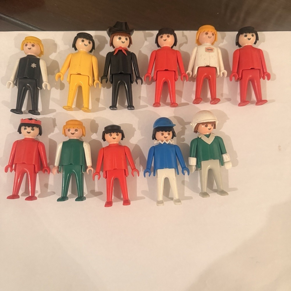Playmobil-11‎ Total Mixed Lot Vintage Figurines Accessories.